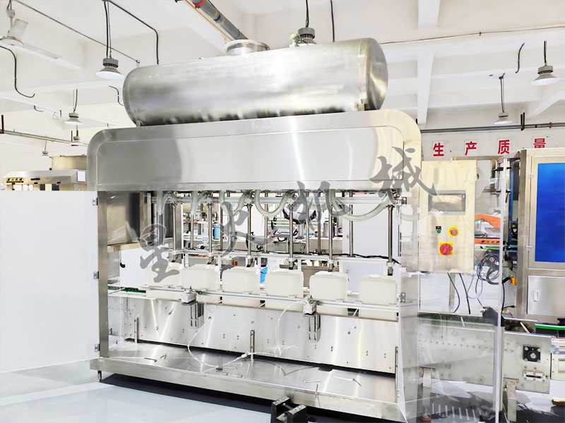 四川大桶化工液体称重灌装机展示